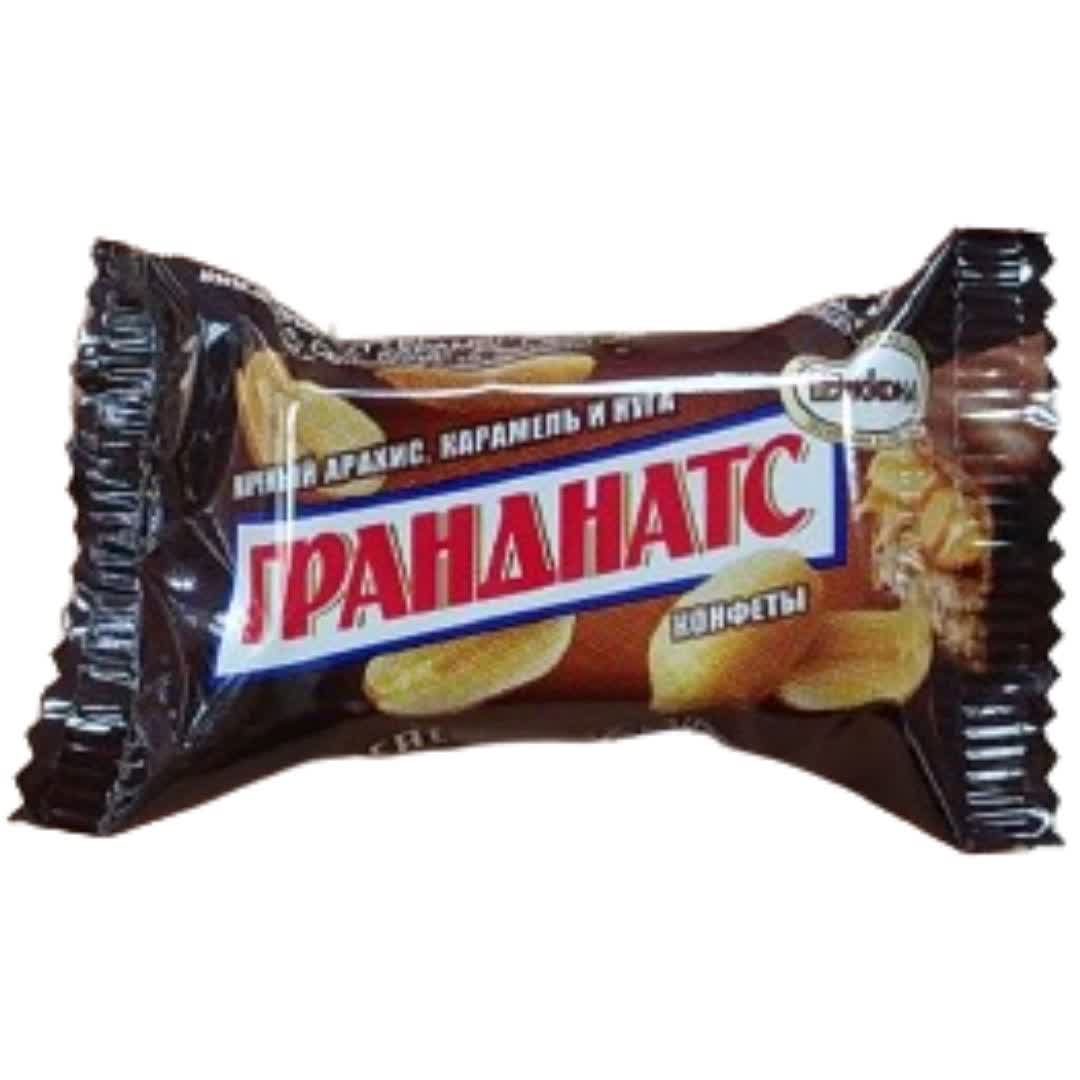 شکلات پذیرایی آکوند Akkond با مغز بادام زمینی نمکی و کارامل